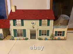 1950-60s Marx Tin Litho 2 Story Toy Doll House With furniture And Family