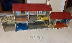 1950-60s Marx Tin Litho 2 Story Toy Doll House With furniture And Family