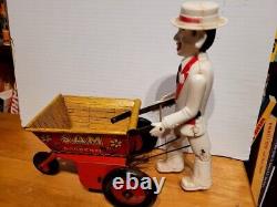 VERY NICE VINTAGE 1940's MARX TIN WIND UP SAM the GARDENER