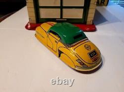 VERY NICE VINTAGE 1950S MARX TIN LITHO MAGIC GARAGE with WIND UP CAR with BOX