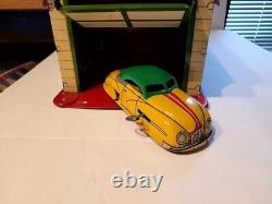 VERY NICE VINTAGE 1950S MARX TIN LITHO MAGIC GARAGE with WIND UP CAR with BOX