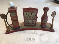 VINTAGE 1930s MARX TIN ROADSIDE GAS PUMP AND AIR STATION SERVICE