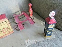 VINTAGE 1930s MARX TOYS TIN & PRESSED STEEL SUNNY SIDE SERVICE GAS STATION TOY
