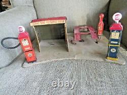 VINTAGE 1930s MARX TOYS TIN & PRESSED STEEL SUNNY SIDE SERVICE GAS STATION TOY