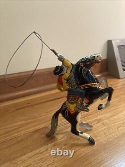 VINTAGE 1940's MARX TIN WIND UP HORSE WITH COWBOY AND LASSO Very Good Condition