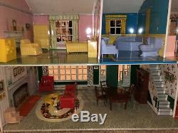 VINTAGE 1960s MARX TIN DOLL HOUSE 7 ROOMS w LOTS OF FURNITURE