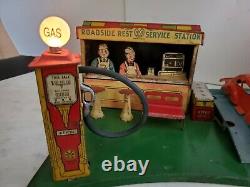 VINTAGE MARXS 1930s ROADSIDE REST. GAS SERVICE STATION With ACCESSORIES LIGHTS UP