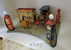 VINTAGE c. 1930s MARX TOY SUNNY SIDE SERVICE STATION WITH TIN TOY CAR GAS OIL ADV
