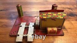 Vintage 1920s/1930s Marx Roadside Rest Stop Service Gas Station Tin Litho Toy