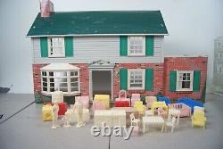 Vintage 1940-50's Marx Tin Toy Dollhouse Family Figures Full Of Furniture