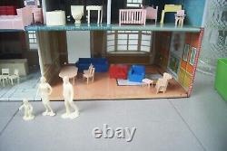 Vintage 1940-50's Marx Tin Toy Dollhouse Family Figures Full Of Furniture