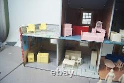 Vintage 1940-50's Marx Tin Toy Dollhouse Family Figures Full Of Furniture