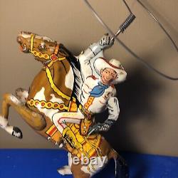 Vintage 1940 Marx Tin Wind-Up Toy Roping roy Rogers Riding Horse Spinning Lasso
