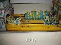 Vintage Marx THE BIG PARADE wind up tin litho 24 long good shape works good