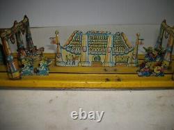 Vintage Marx THE BIG PARADE wind up tin litho 24 long good shape works good