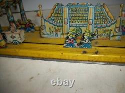 Vintage Marx THE BIG PARADE wind up tin litho 24 long good shape works good