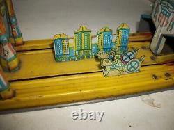 Vintage Marx THE BIG PARADE wind up tin litho 24 long good shape works good