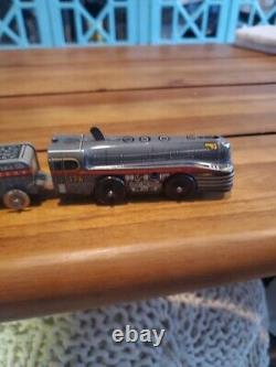 Vintage Marx Tin Wind Up Sleek Marxlines Trailblazer Toy Train With key. Beauty