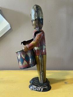 Vintage Marx Wind Up Tin Toy George the Drummer Soldier Boy, it works well