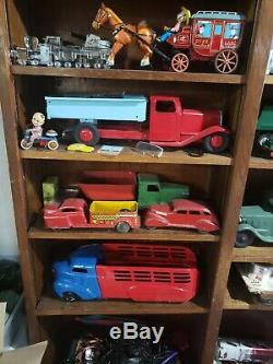 Vintage Wyandotte Marx Pressed Steel Large Toy Truck Tin Toy Grill tow truck